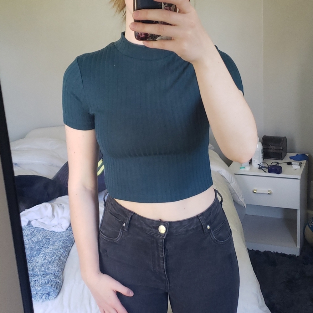 Cute top - Picture 3 of 4
